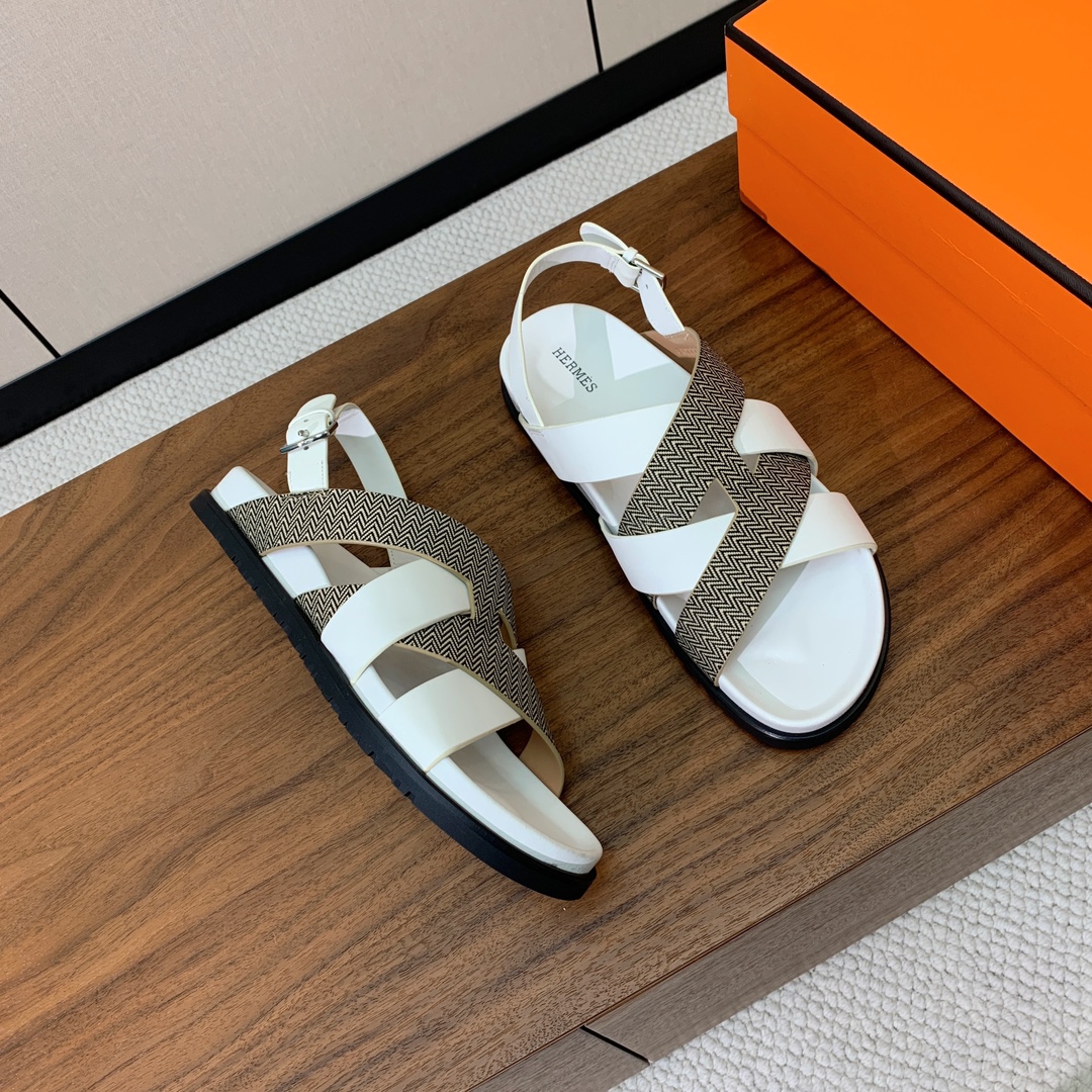 【Herm*s】高版本专柜大热情侣款。H家配货首选鞋履！是爱马仕经典款。每一季都会出很多颜色，绝对是最值