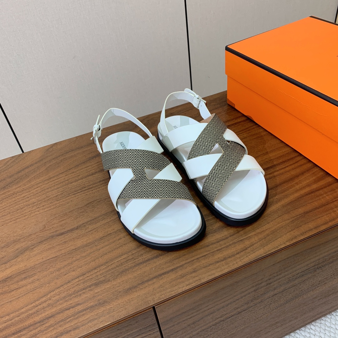 【Herm*s】高版本专柜大热情侣款。H家配货首选鞋履！是爱马仕经典款。每一季都会出很多颜色，绝对是最值