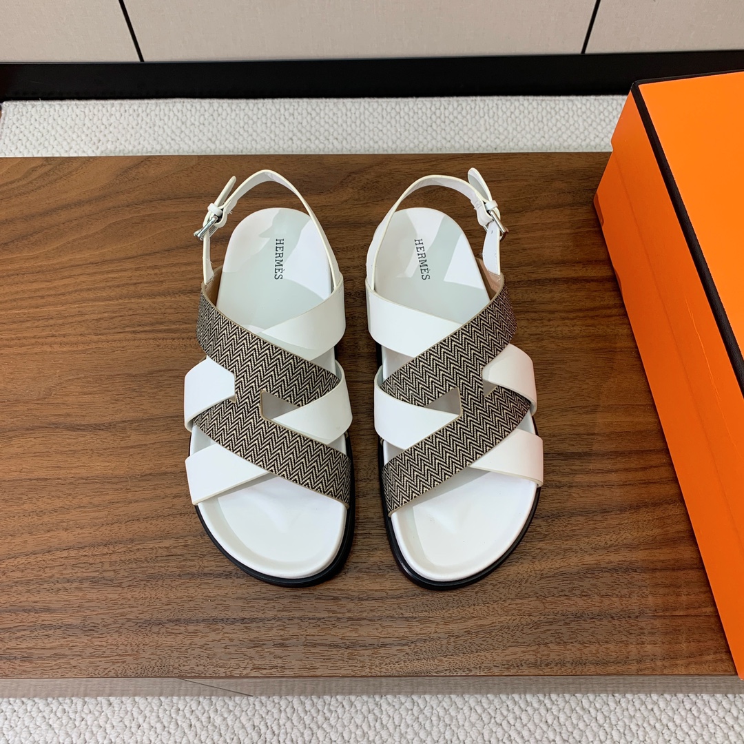 【Herm*s】高版本专柜大热情侣款。H家配货首选鞋履！是爱马仕经典款。每一季都会出很多颜色，绝对是最值