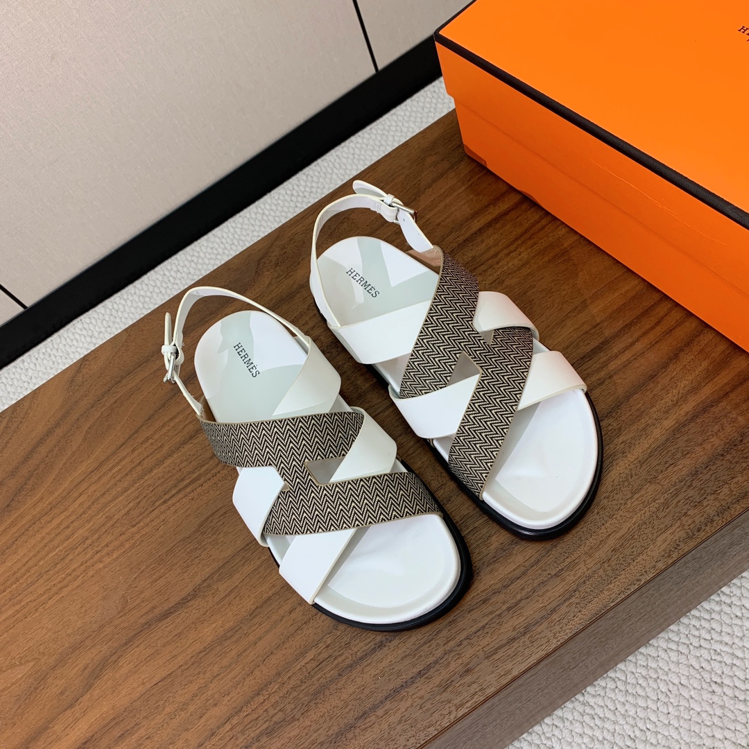【Herm*s】高版本专柜大热情侣款。H家配货首选鞋履！是爱马仕经典款。每一季都会出很多颜色，绝对是最值