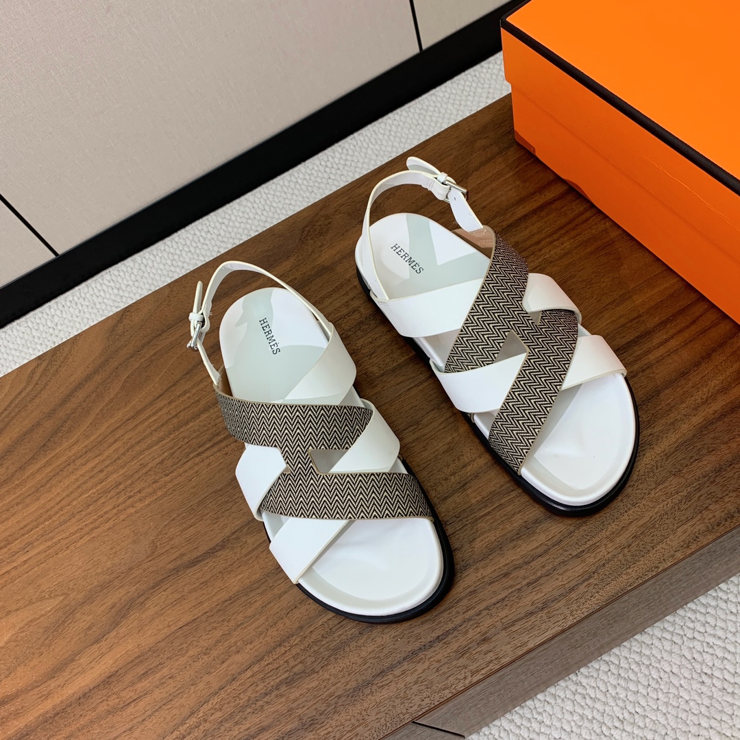 【Herm*s】高版本专柜大热情侣款。H家配货首选鞋履！是爱马仕经典款。每一季都会出很多颜色，绝对是最值