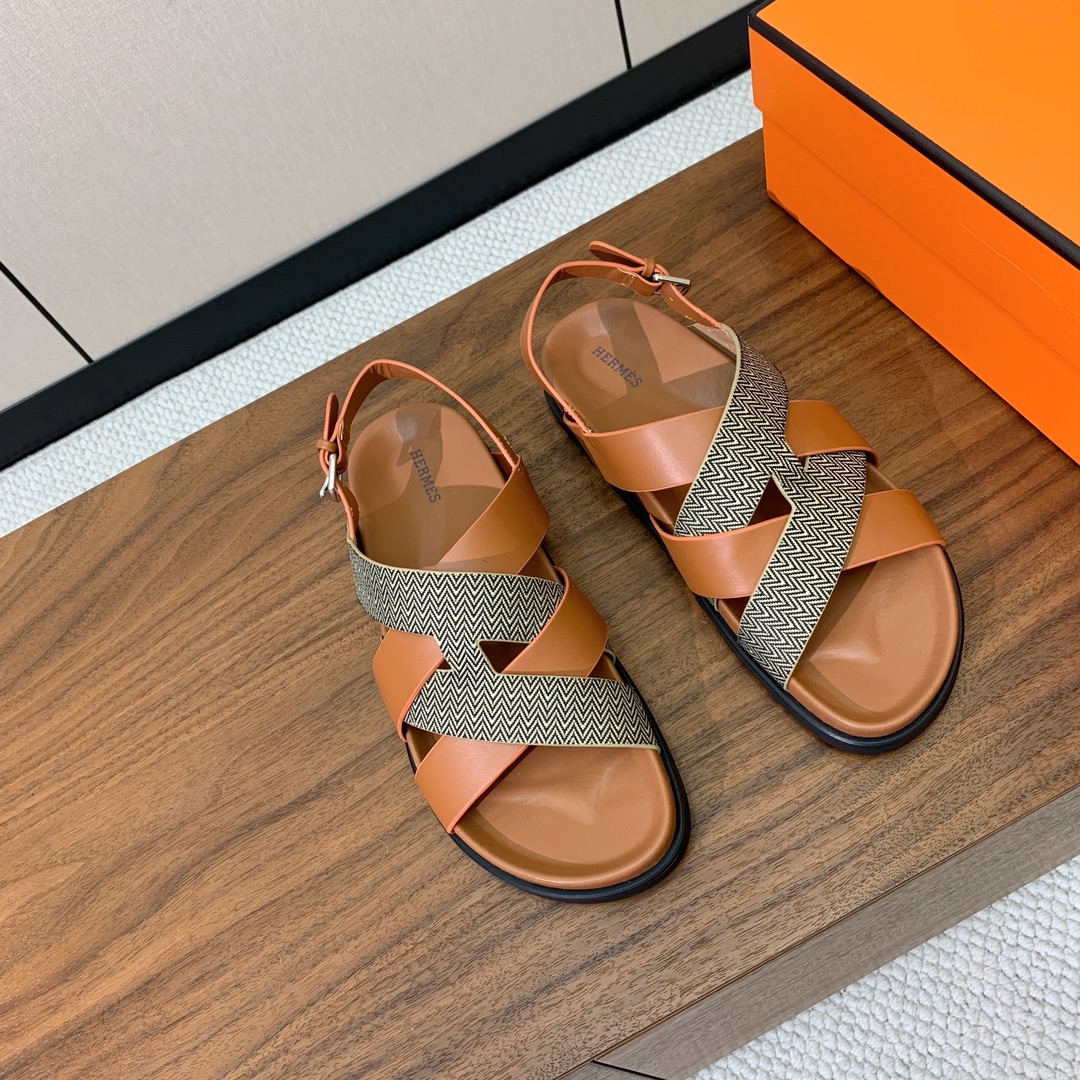 【Herm*s】高版本专柜大热情侣款。H家配货首选鞋履！是爱马仕经典款。每一季都会出很多颜色，绝对是最值