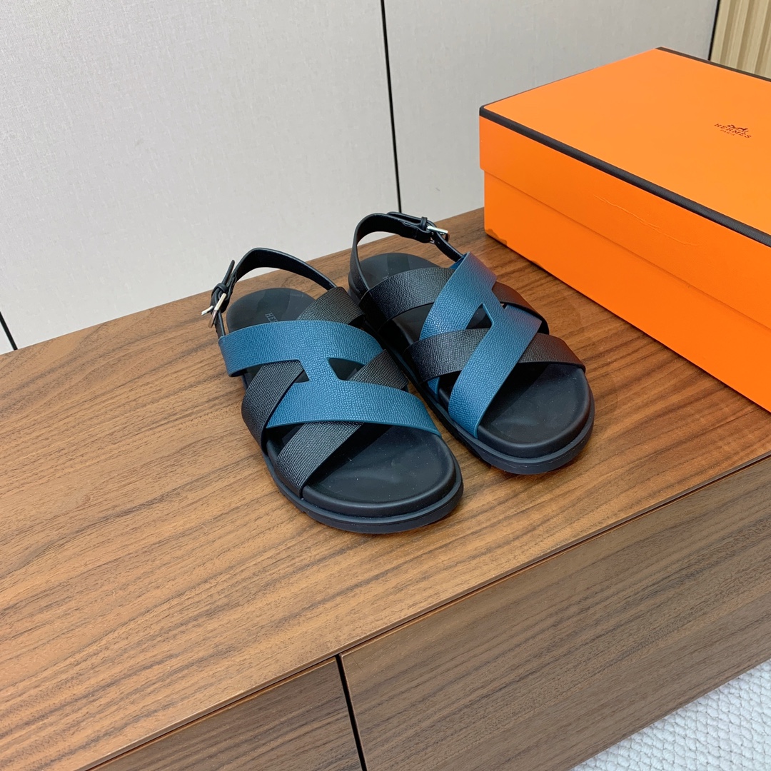 【Herm*s】高版本专柜大热情侣款。H家配货首选鞋履！是爱马仕经典款。每一季都会出很多颜色，绝对是最值