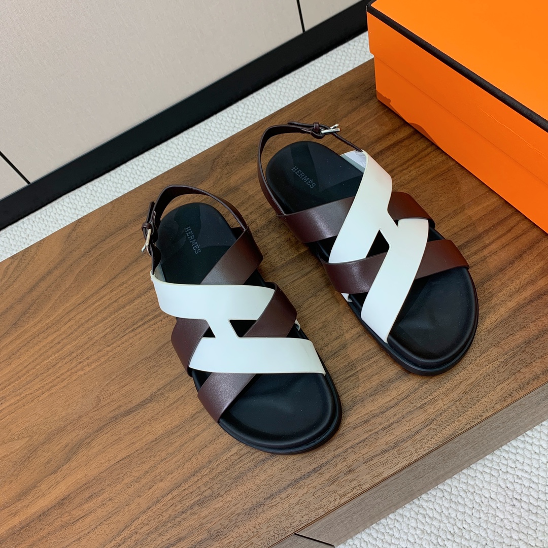 【Herm*s】高版本专柜大热情侣款。H家配货首选鞋履！是爱马仕经典款。每一季都会出很多颜色，绝对是最值