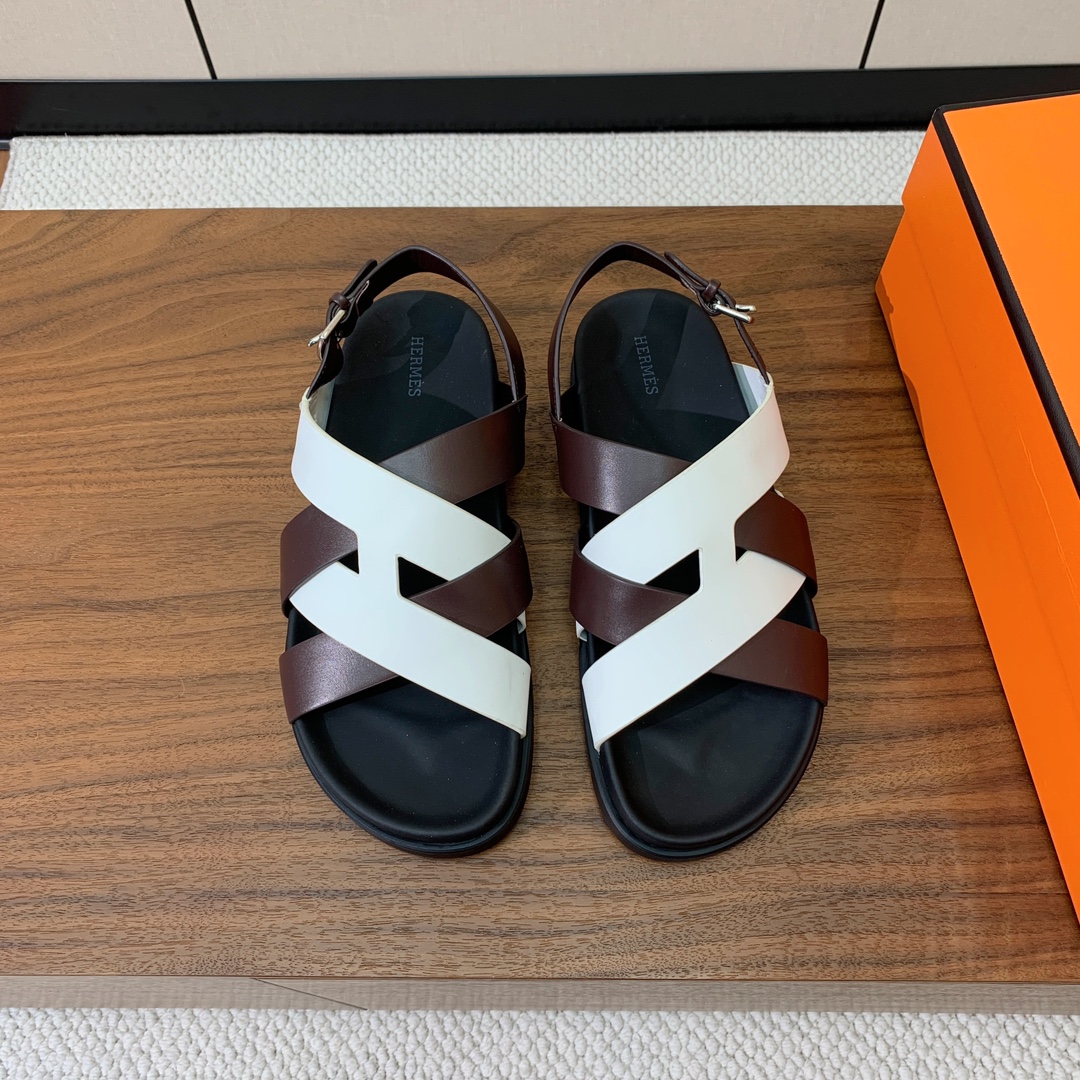 【Herm*s】高版本专柜大热情侣款。H家配货首选鞋履！是爱马仕经典款。每一季都会出很多颜色，绝对是最值