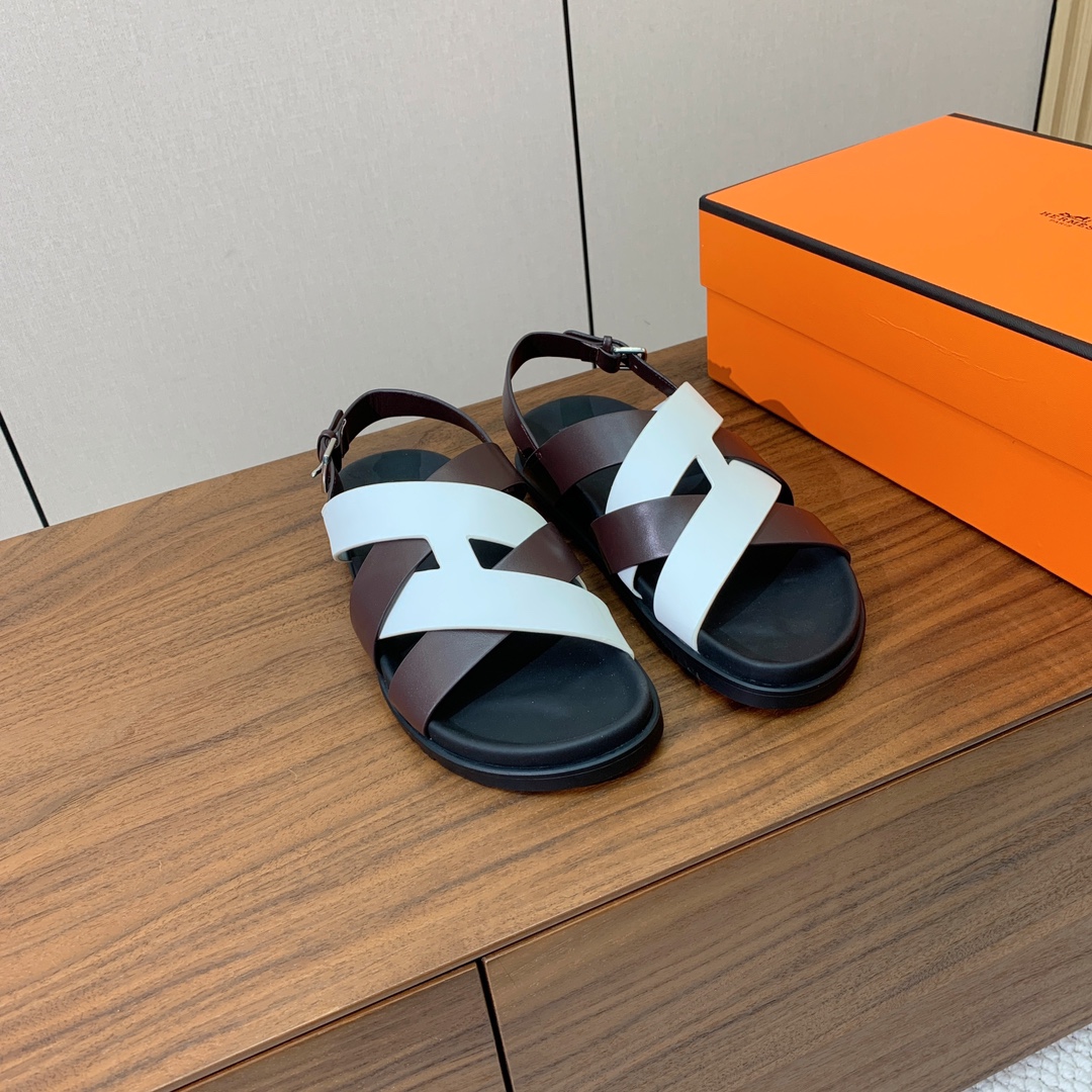 【Herm*s】高版本专柜大热情侣款。H家配货首选鞋履！是爱马仕经典款。每一季都会出很多颜色，绝对是最值