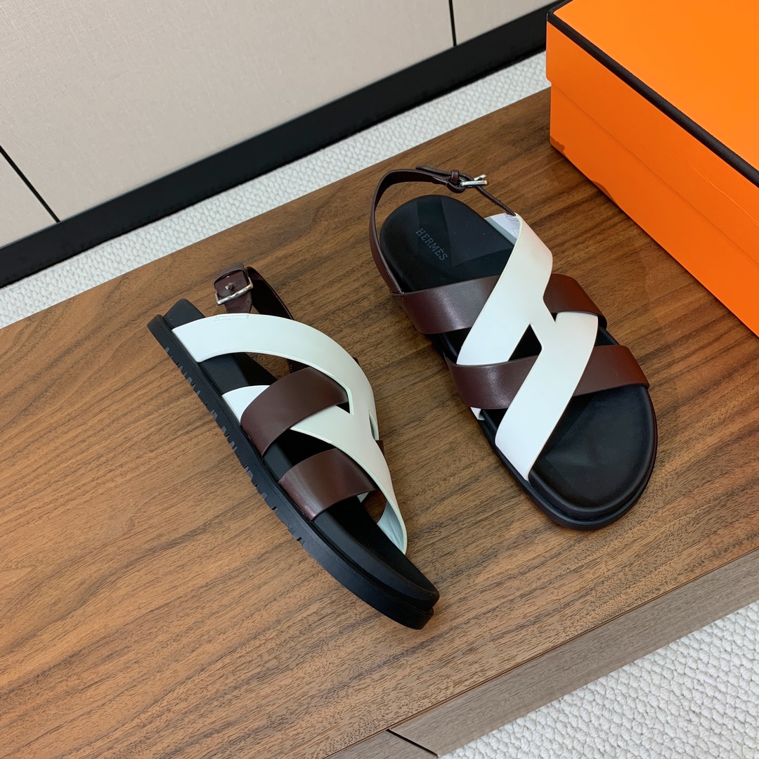 【Herm*s】高版本专柜大热情侣款。H家配货首选鞋履！是爱马仕经典款。每一季都会出很多颜色，绝对是最值