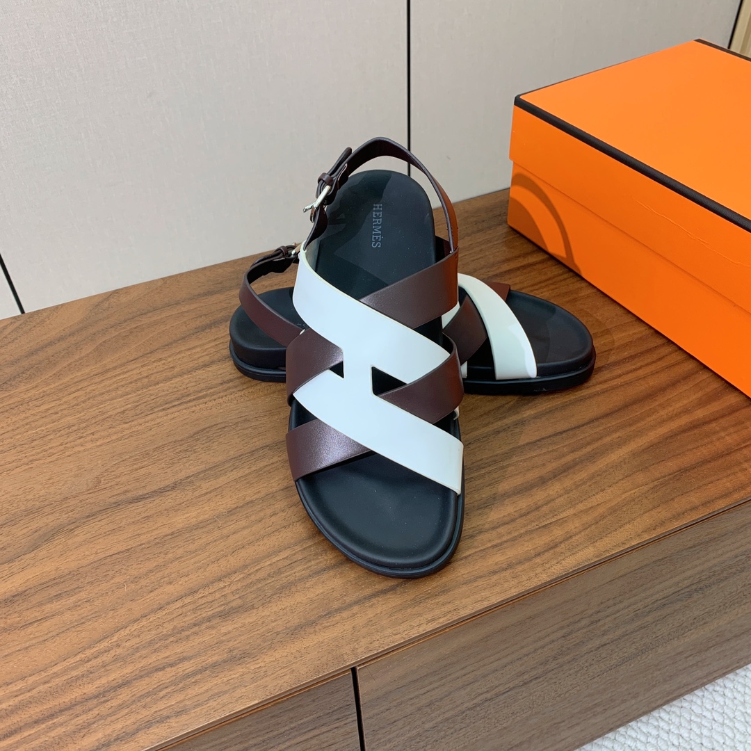 【Herm*s】高版本专柜大热情侣款。H家配货首选鞋履！是爱马仕经典款。每一季都会出很多颜色，绝对是最值