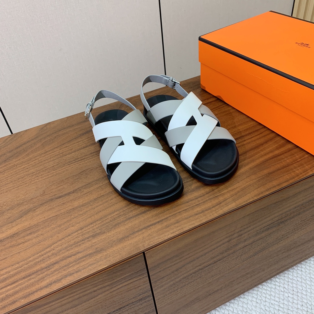 【Herm*s】高版本专柜大热情侣款。H家配货首选鞋履！是爱马仕经典款。每一季都会出很多颜色，绝对是最值