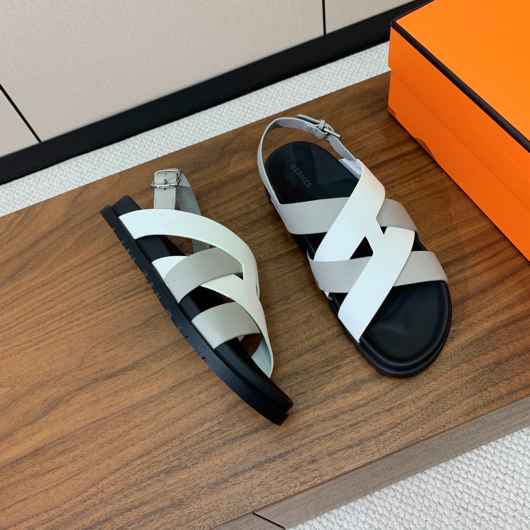 【Herm*s】高版本专柜大热情侣款。H家配货首选鞋履！是爱马仕经典款。每一季都会出很多颜色，绝对是最值
