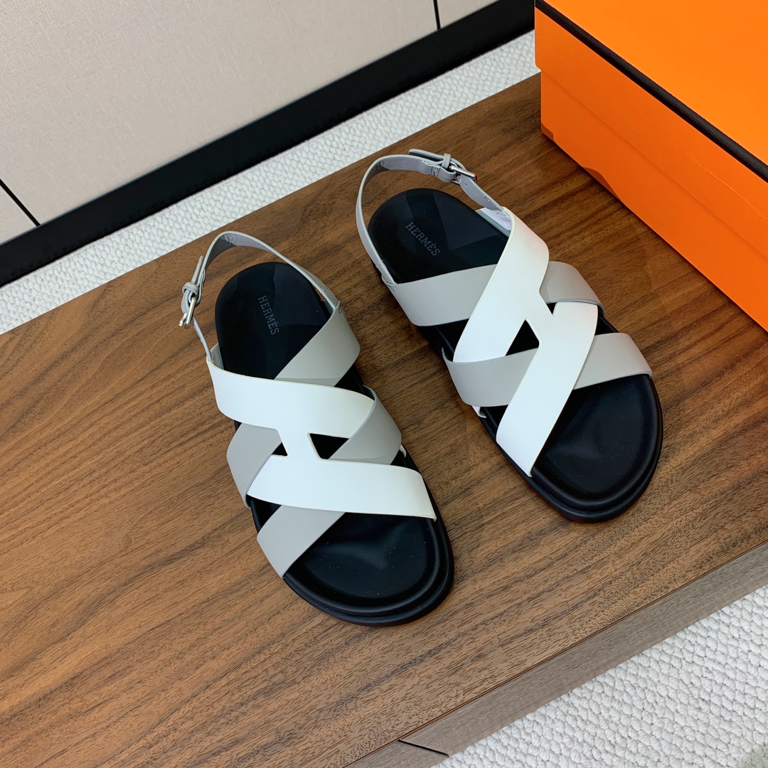 【Herm*s】高版本专柜大热情侣款。H家配货首选鞋履！是爱马仕经典款。每一季都会出很多颜色，绝对是最值