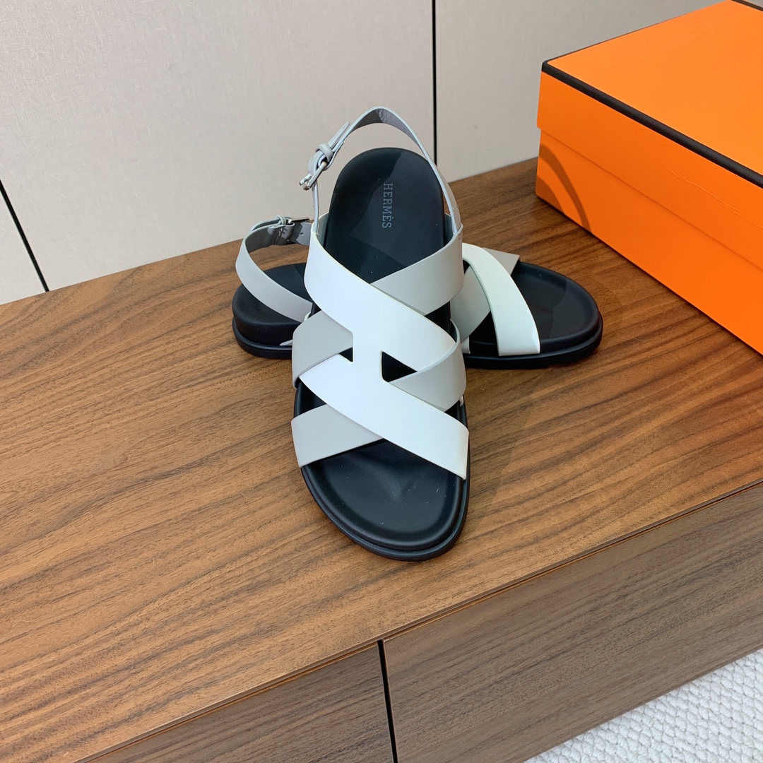 【Herm*s】高版本专柜大热情侣款。H家配货首选鞋履！是爱马仕经典款。每一季都会出很多颜色，绝对是最值