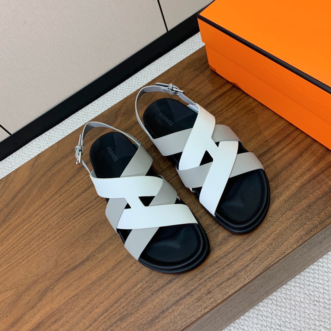 【Herm*s】高版本专柜大热情侣款。H家配货首选鞋履！是爱马仕经典款。每一季都会出很多颜色，绝对是最值