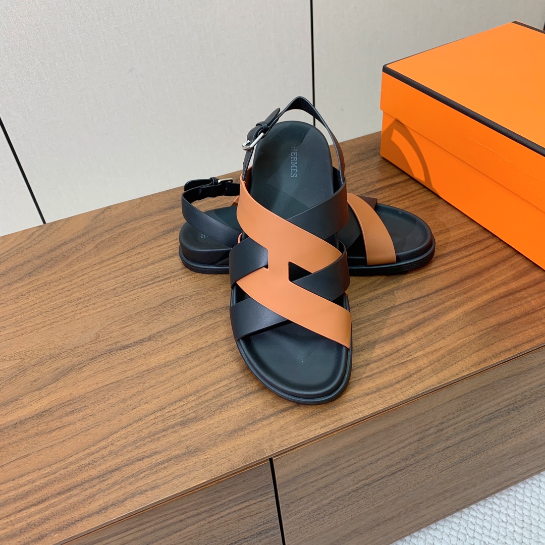 【Herm*s】高版本专柜大热情侣款。H家配货首选鞋履！是爱马仕经典款。每一季都会出很多颜色，绝对是最值