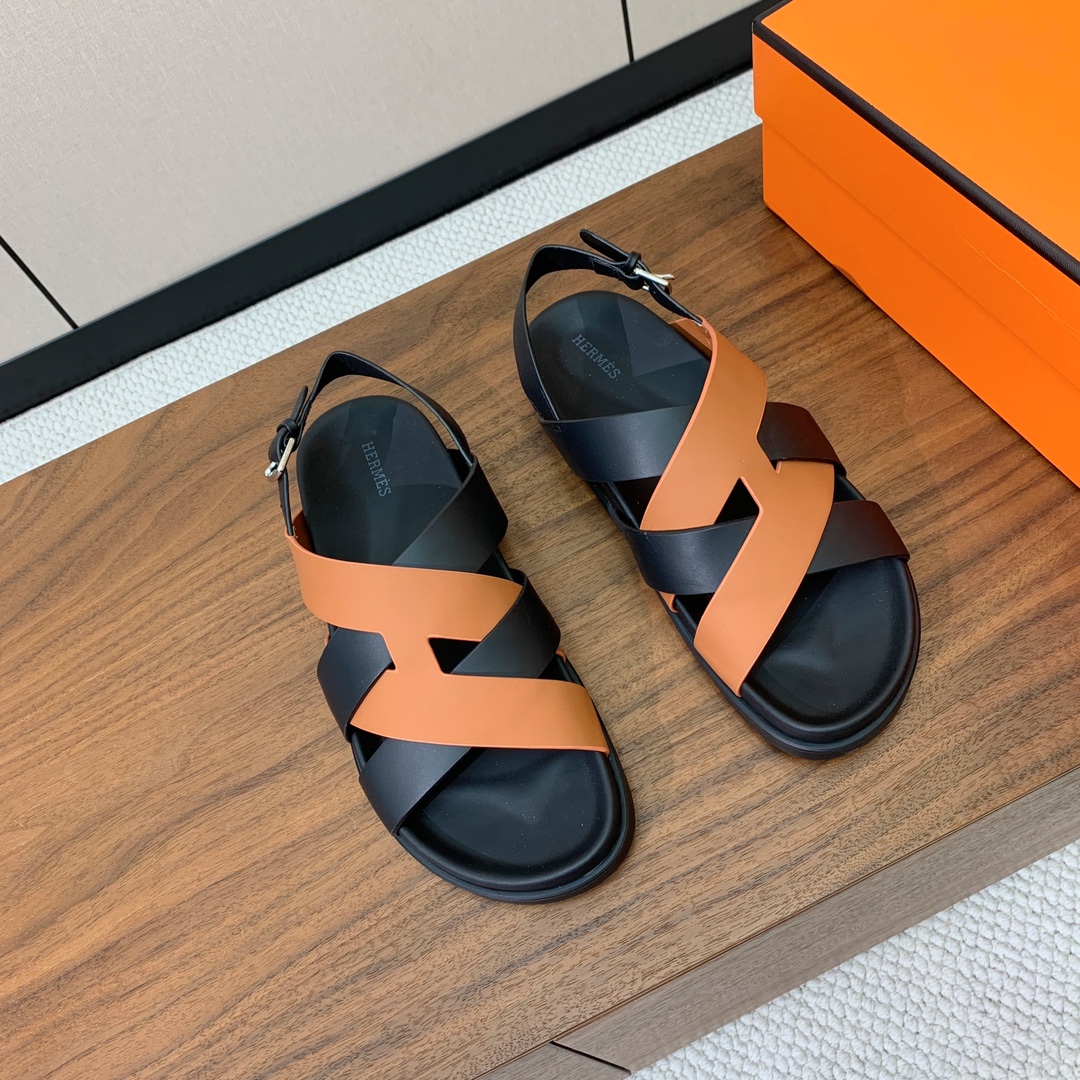 【Herm*s】高版本专柜大热情侣款。H家配货首选鞋履！是爱马仕经典款。每一季都会出很多颜色，绝对是最值