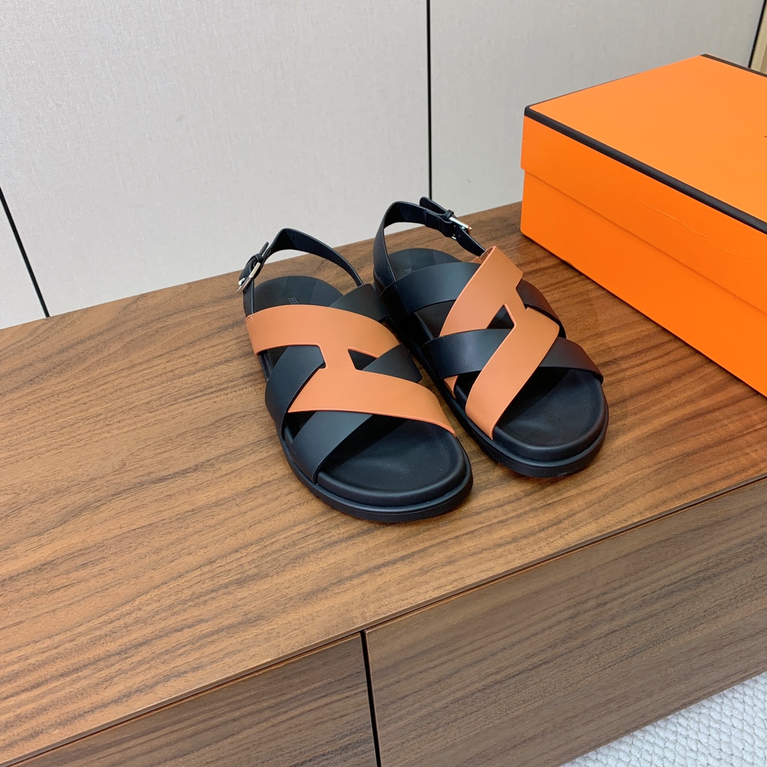 【Herm*s】高版本专柜大热情侣款。H家配货首选鞋履！是爱马仕经典款。每一季都会出很多颜色，绝对是最值