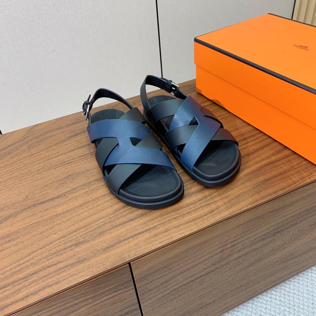 【Herm*s】高版本专柜大热情侣款。H家配货首选鞋履！是爱马仕经典款。每一季都会出很多颜色，绝对是最值