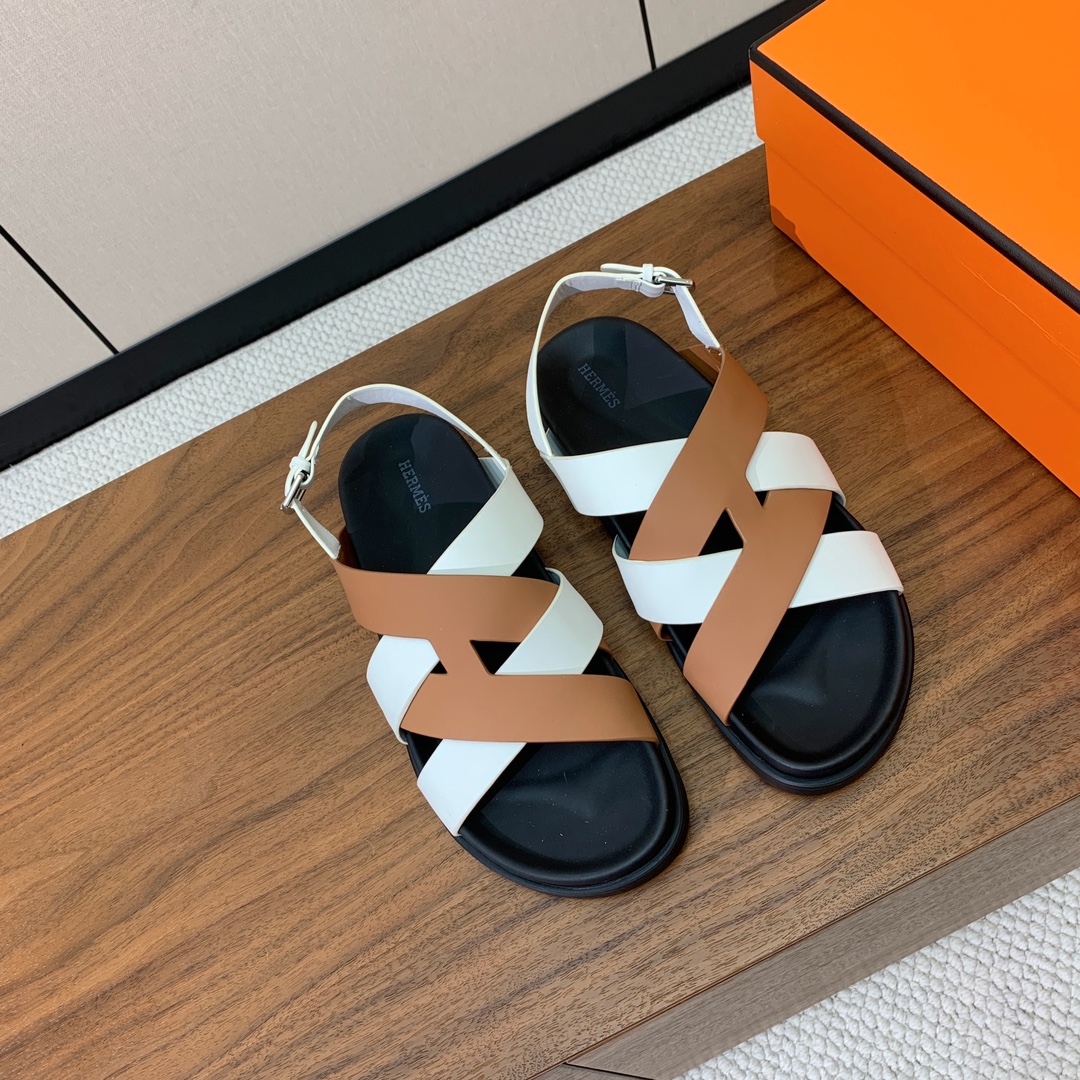 【Herm*s】高版本专柜大热情侣款。H家配货首选鞋履！是爱马仕经典款。每一季都会出很多颜色，绝对是最值