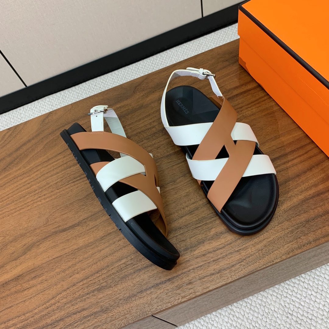 【Herm*s】高版本专柜大热情侣款。H家配货首选鞋履！是爱马仕经典款。每一季都会出很多颜色，绝对是最值
