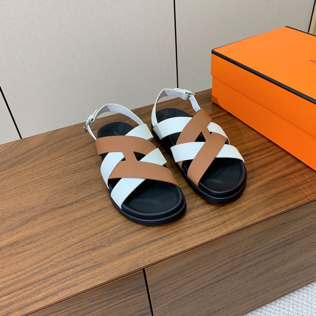 【Herm*s】高版本专柜大热情侣款。H家配货首选鞋履！是爱马仕经典款。每一季都会出很多颜色，绝对是最值