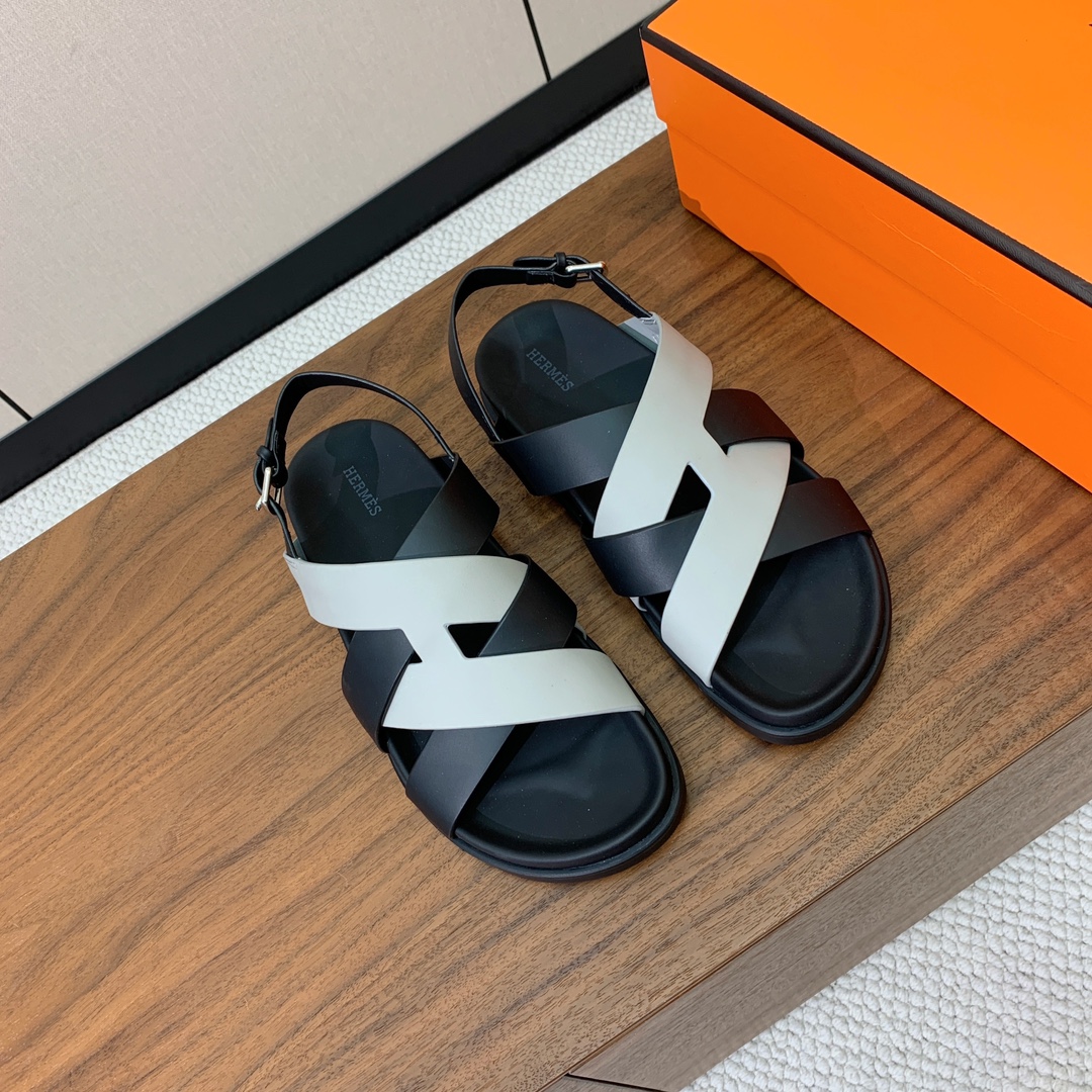 【Herm*s】高版本专柜大热情侣款。H家配货首选鞋履！是爱马仕经典款。每一季都会出很多颜色，绝对是最值