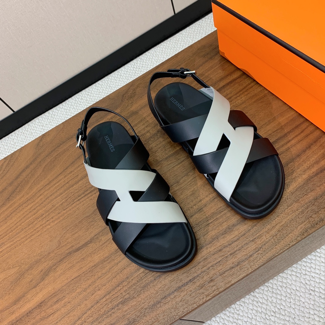 【Herm*s】高版本专柜大热情侣款。H家配货首选鞋履！是爱马仕经典款。每一季都会出很多颜色，绝对是最值