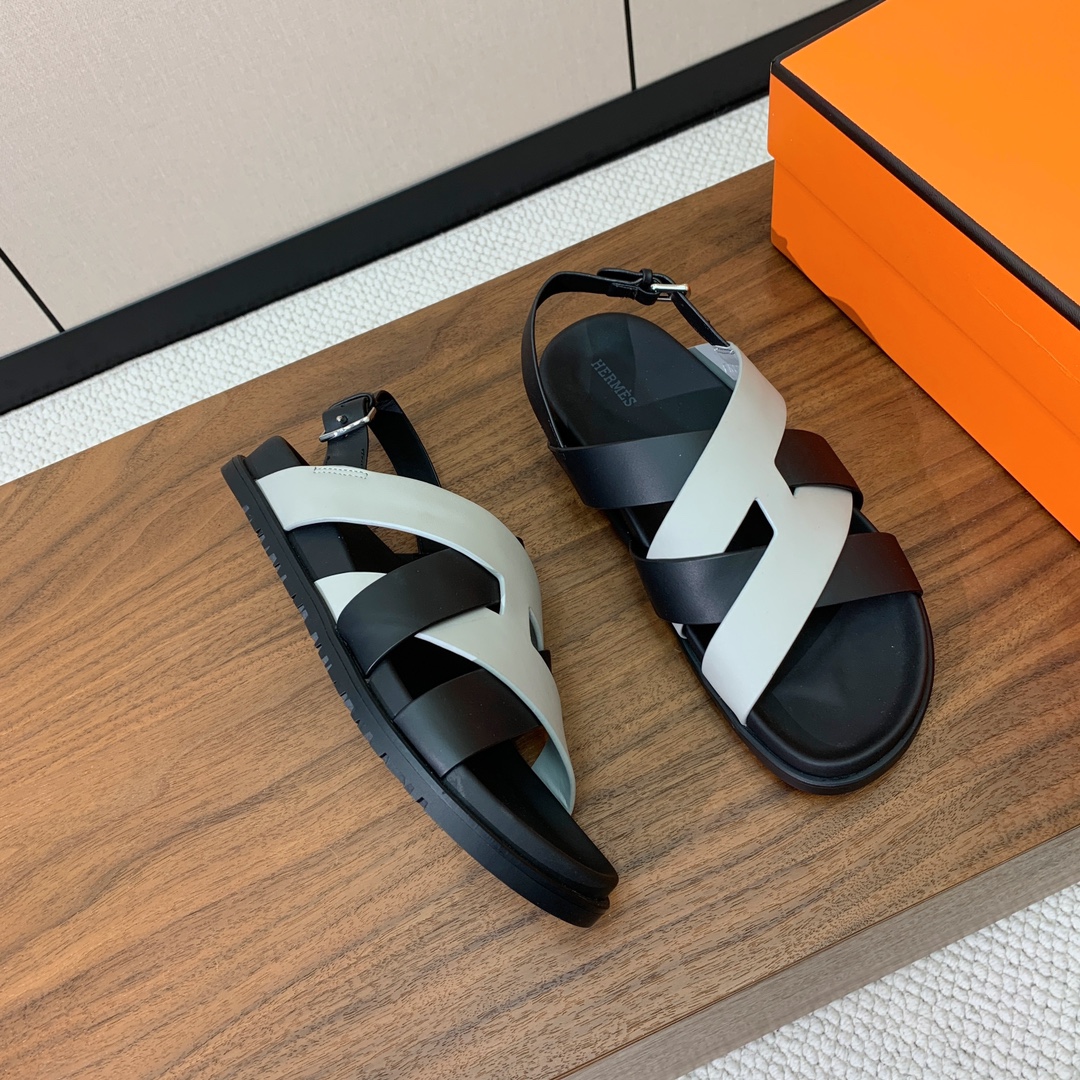 【Herm*s】高版本专柜大热情侣款。H家配货首选鞋履！是爱马仕经典款。每一季都会出很多颜色，绝对是最值