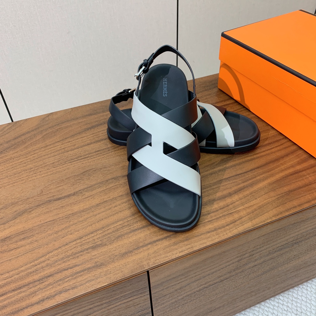 【Herm*s】高版本专柜大热情侣款。H家配货首选鞋履！是爱马仕经典款。每一季都会出很多颜色，绝对是最值