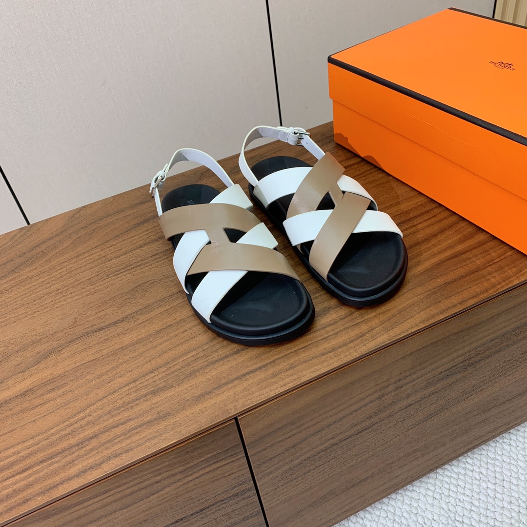 【Herm*s】高版本专柜大热情侣款。H家配货首选鞋履！是爱马仕经典款。每一季都会出很多颜色，绝对是最值