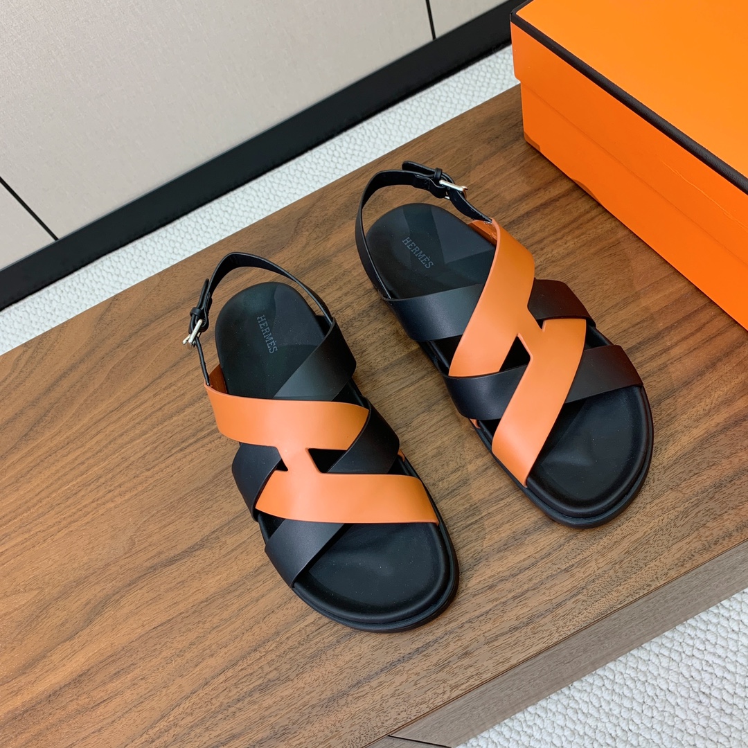 【Herm*s】高版本专柜大热情侣款。H家配货首选鞋履！是爱马仕经典款。每一季都会出很多颜色，绝对是最值