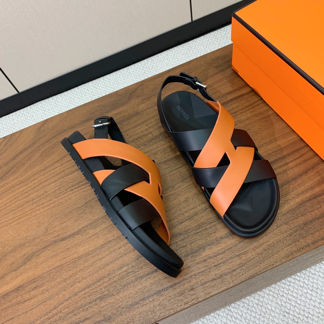 【Herm*s】高版本专柜大热情侣款。H家配货首选鞋履！是爱马仕经典款。每一季都会出很多颜色，绝对是最值