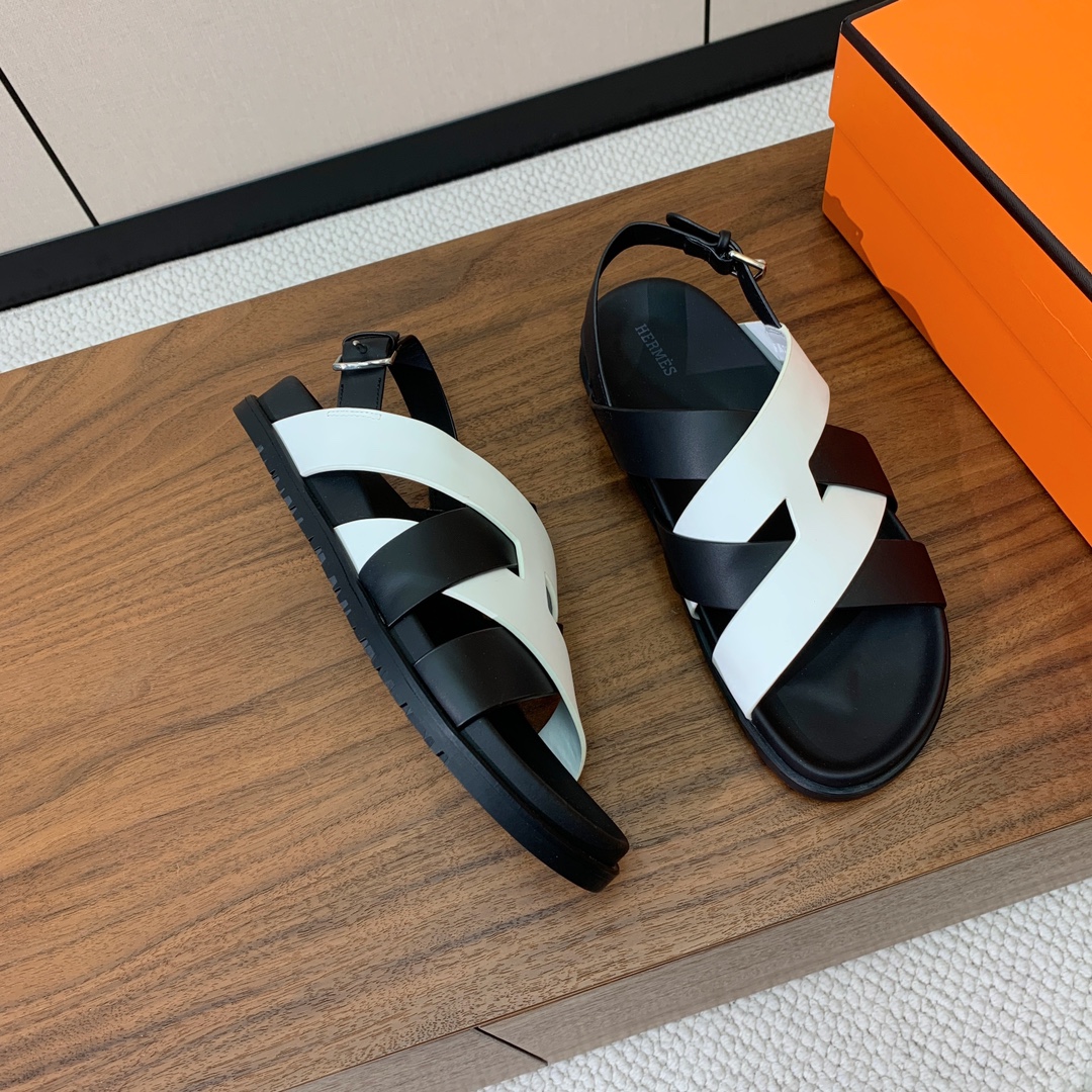 【Herm*s】高版本专柜大热情侣款。H家配货首选鞋履！是爱马仕经典款。每一季都会出很多颜色，绝对是最值