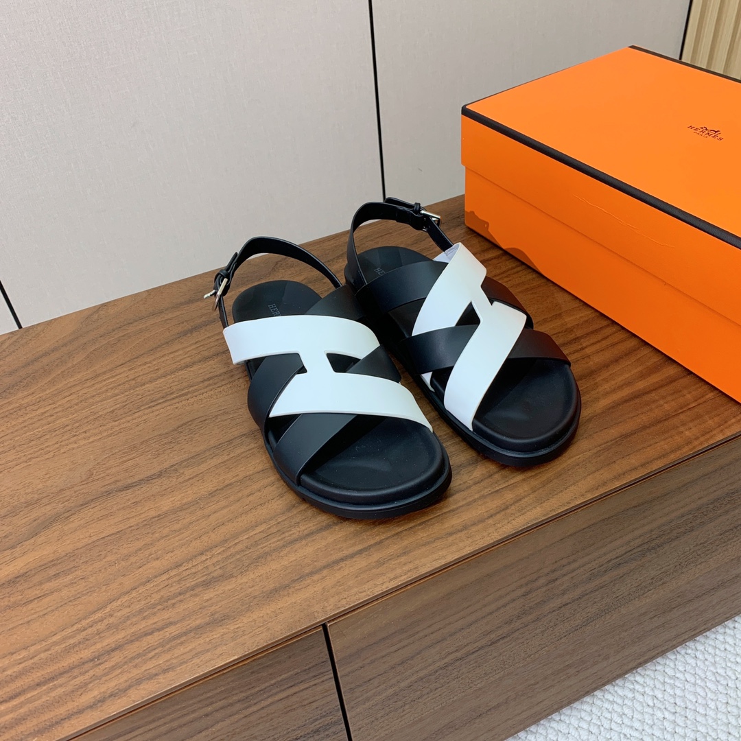 【Herm*s】高版本专柜大热情侣款。H家配货首选鞋履！是爱马仕经典款。每一季都会出很多颜色，绝对是最值