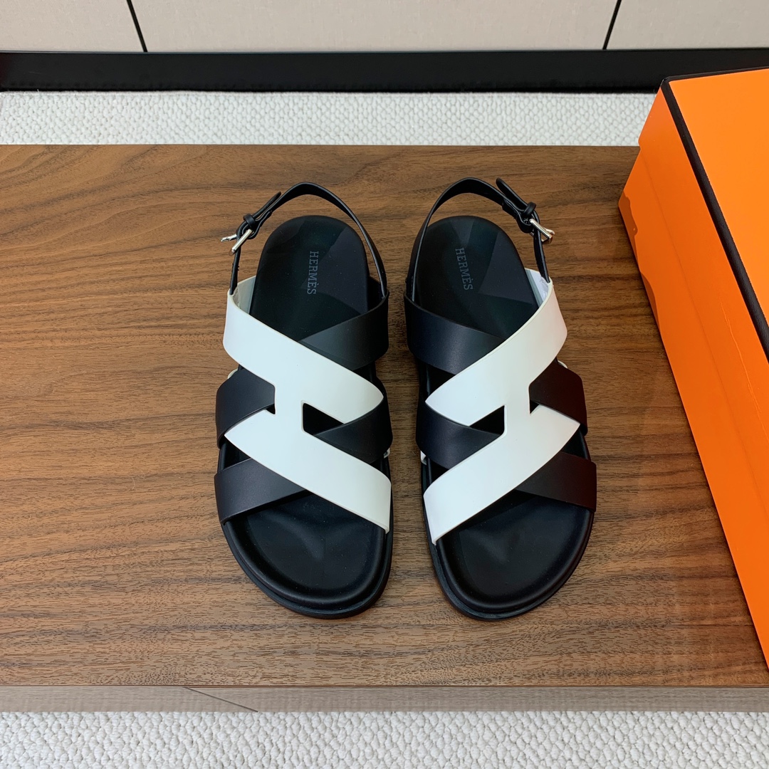 【Herm*s】高版本专柜大热情侣款。H家配货首选鞋履！是爱马仕经典款。每一季都会出很多颜色，绝对是最值