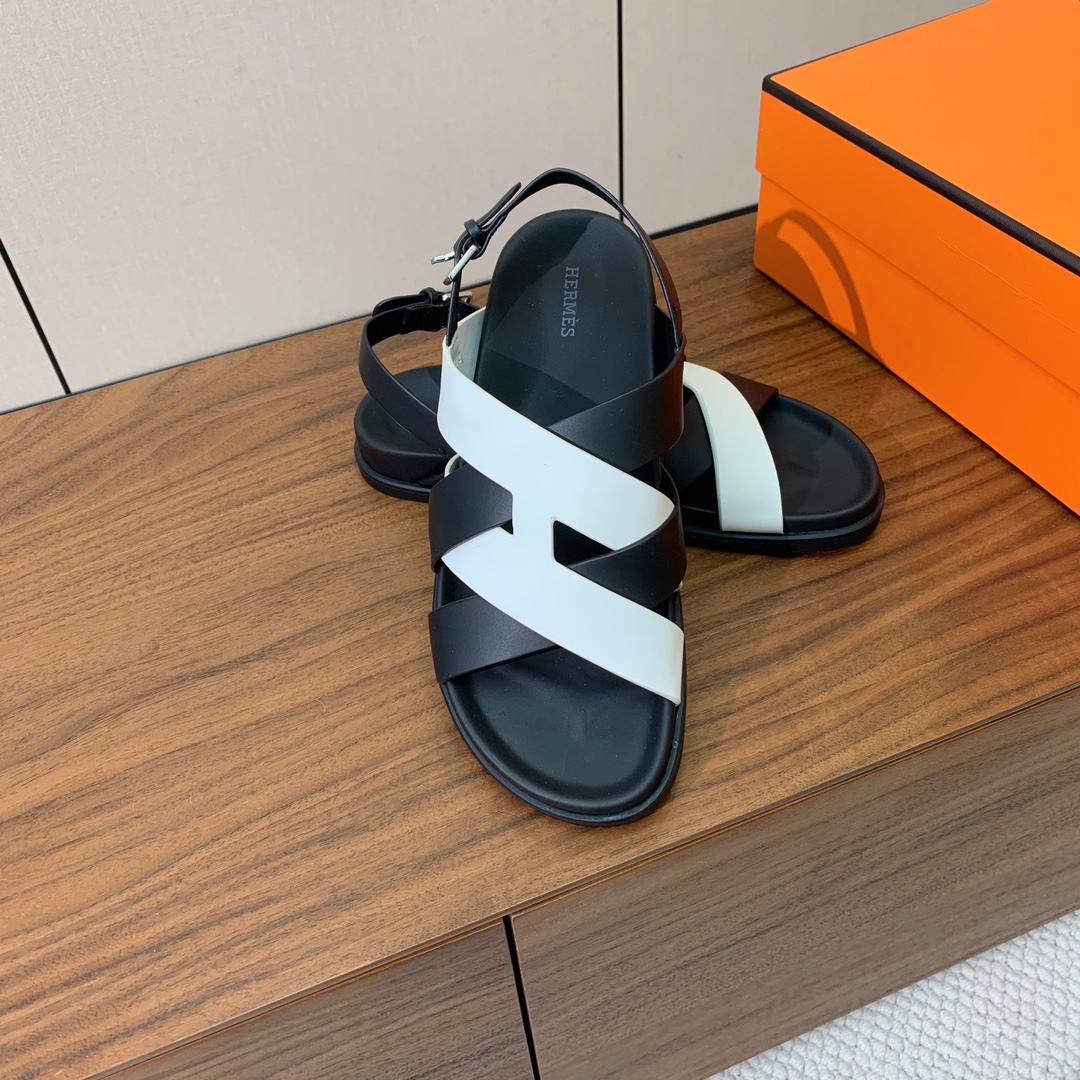【Herm*s】高版本专柜大热情侣款。H家配货首选鞋履！是爱马仕经典款。每一季都会出很多颜色，绝对是最值