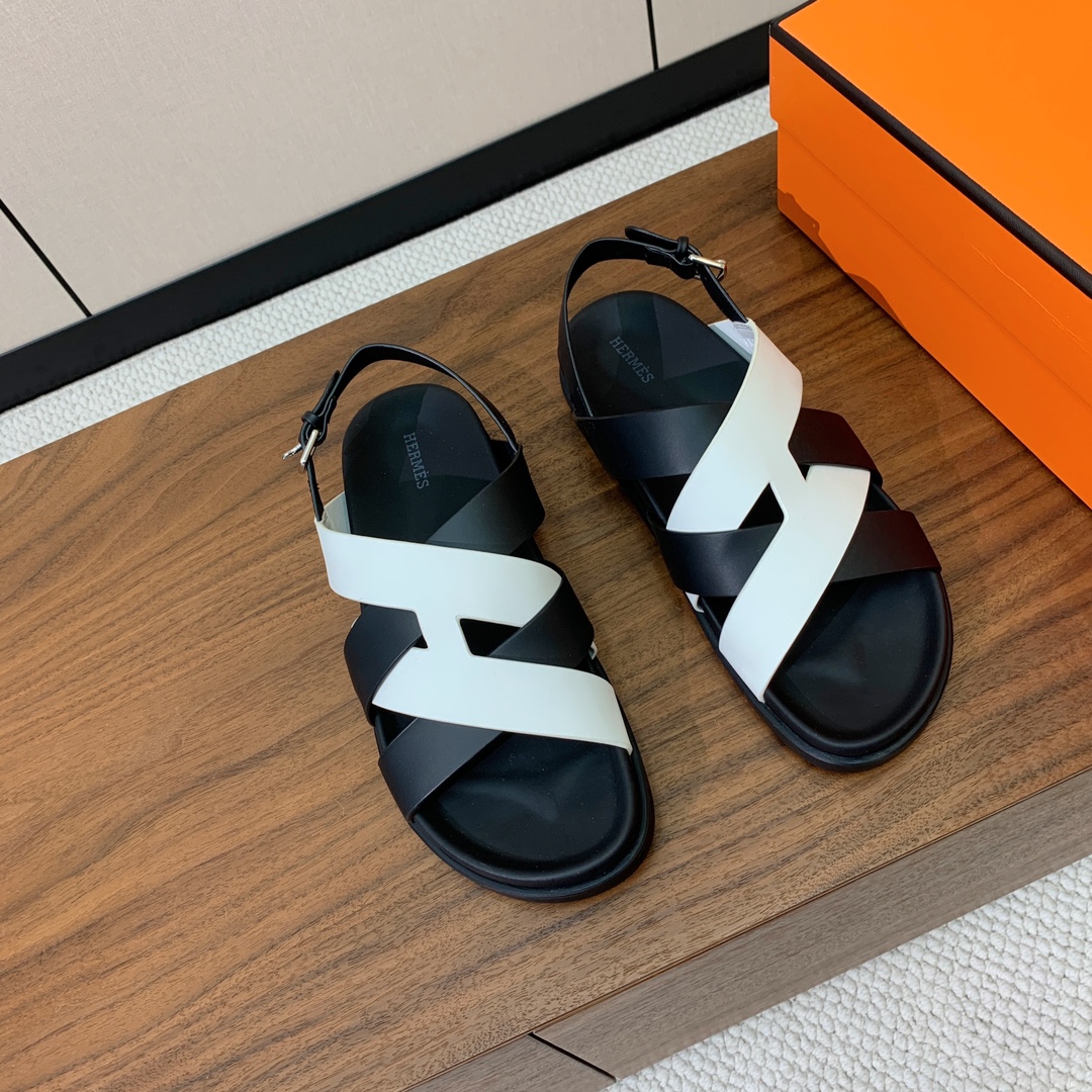 【Herm*s】高版本专柜大热情侣款。H家配货首选鞋履！是爱马仕经典款。每一季都会出很多颜色，绝对是最值