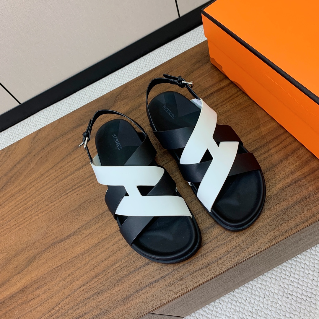 【Herm*s】高版本专柜大热情侣款。H家配货首选鞋履！是爱马仕经典款。每一季都会出很多颜色，绝对是最值