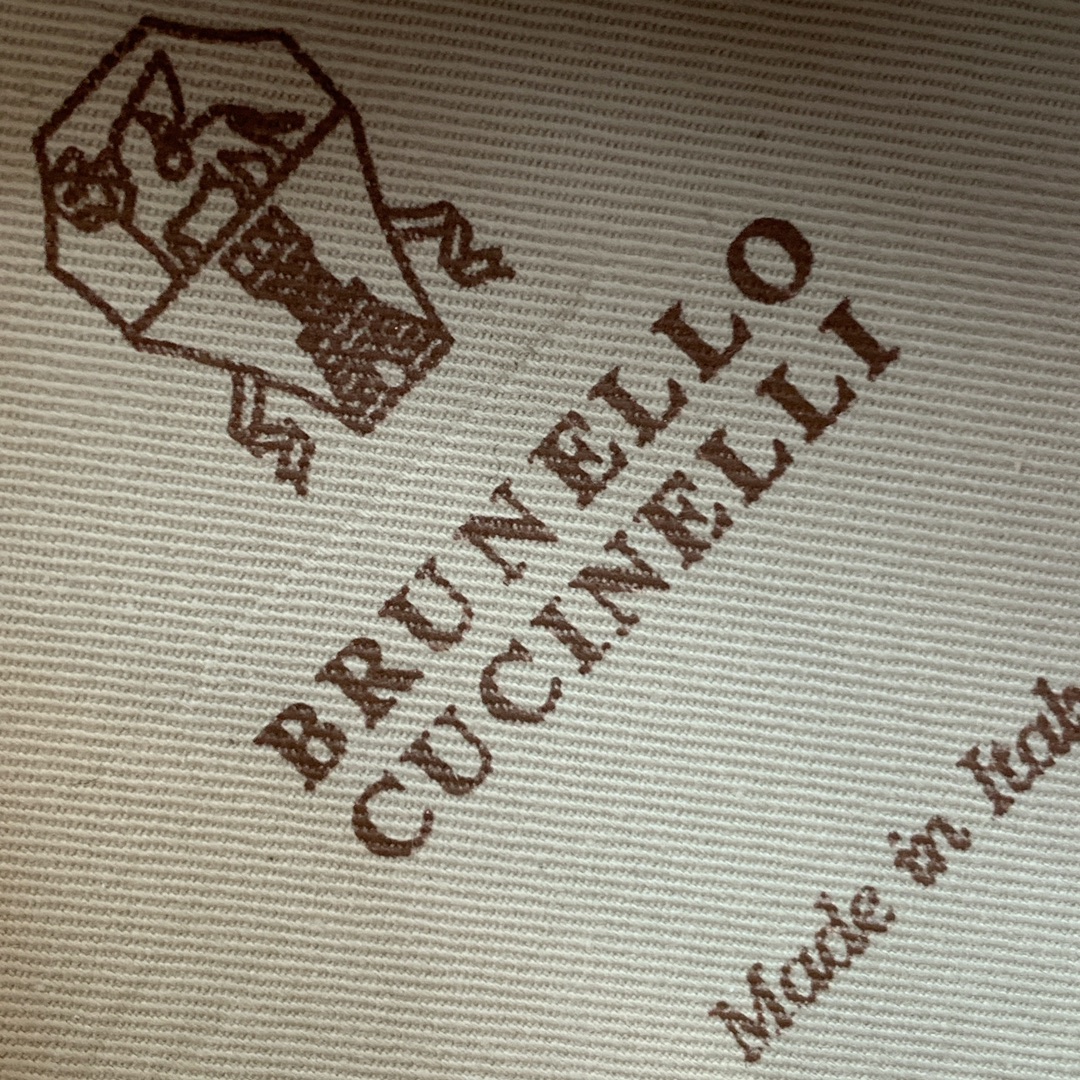 【BRUNELL* CUCINELL*】女款针织休闲鞋。材质：鞋面进口环保牛绒➕针织。内里垫脚是高密斜纹