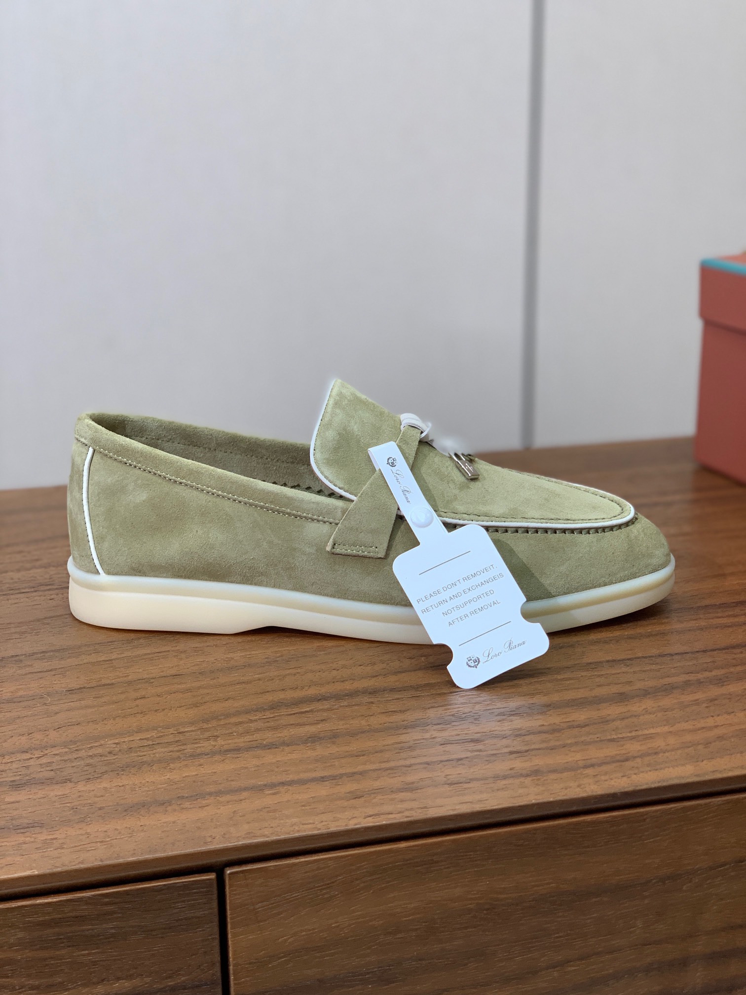 【Loro Piana】锁边款乐福鞋。意大利顶级羊绒复古优雅低调奢华。时尚性与皮料实用性同样兼具依然全网