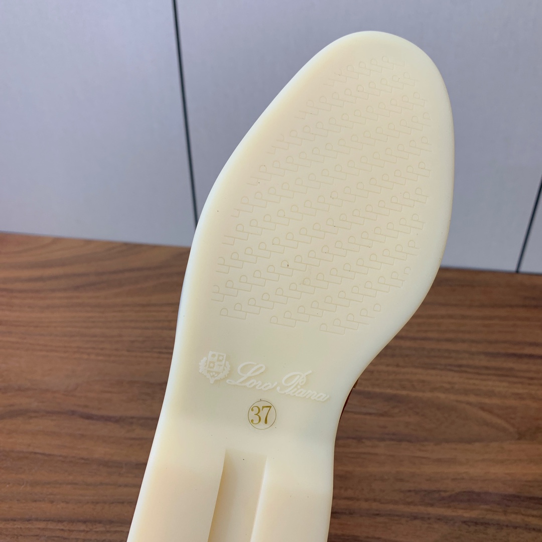 【Loro Piana】锁边款乐福鞋。意大利顶级羊绒复古优雅低调奢华。时尚性与皮料实用性同样兼具依然全网