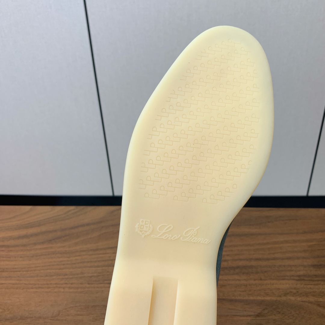 【Loro Piana】光面乐福鞋。意大利顶级羊绒复古优雅低调奢华。时尚性与皮料实用性同样兼具依然全网最