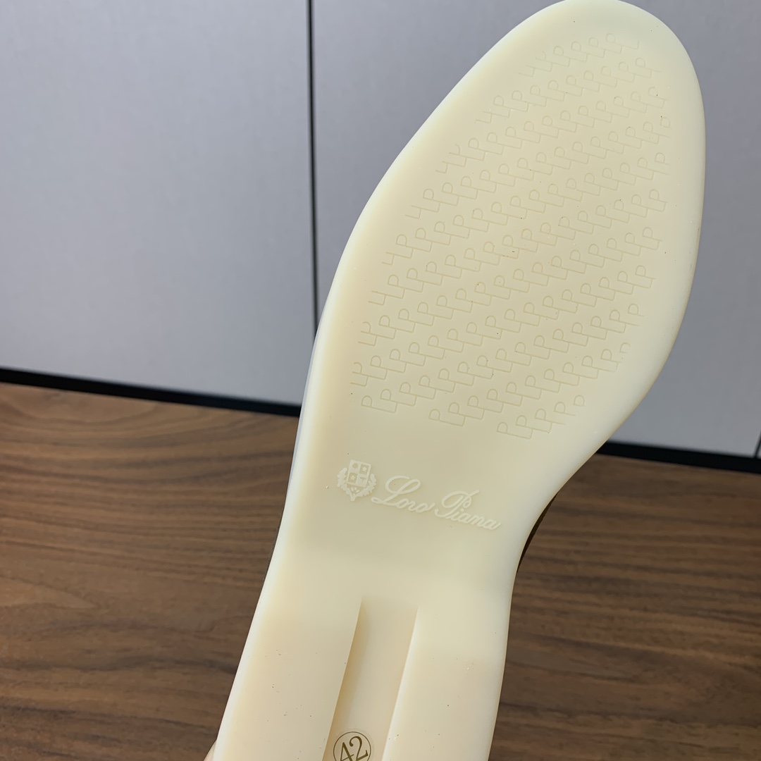 【Loro Piana】光面乐福鞋。意大利顶级羊绒复古优雅低调奢华。时尚性与皮料实用性同样兼具依然全网最