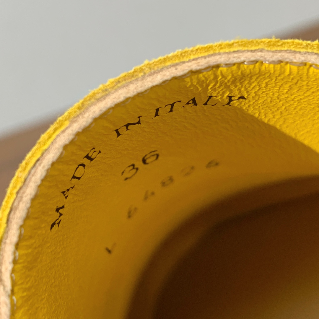 【Loro Piana】光面乐福鞋。意大利顶级羊绒复古优雅低调奢华。时尚性与皮料实用性同样兼具依然全网最