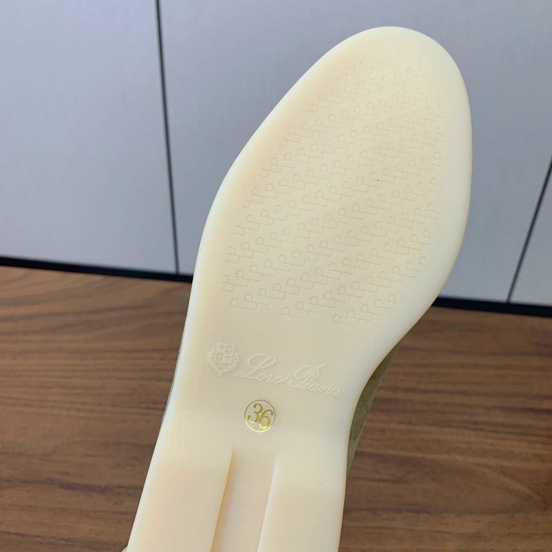 【Loro Piana】光面乐福鞋。意大利顶级羊绒复古优雅低调奢华。时尚性与皮料实用性同样兼具依然全网最