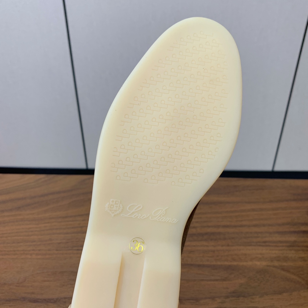 【Loro Piana】光面乐福鞋。意大利顶级羊绒复古优雅低调奢华。时尚性与皮料实用性同样兼具依然全网最