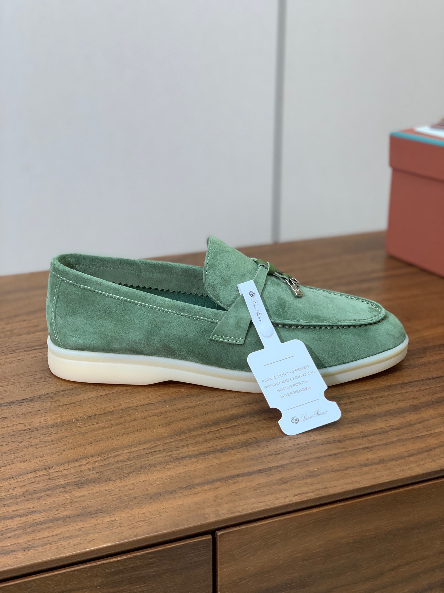 【Loro Piana】乐福鞋。意大利顶级羊绒复古优雅低调奢华。时尚性与皮料实用性同样兼具依然全网最高品