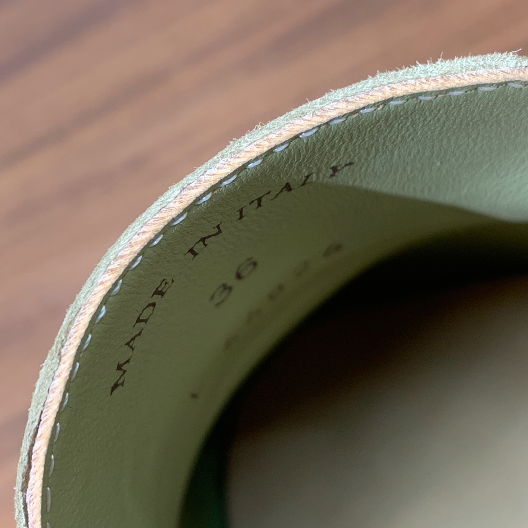 【Loro Piana】乐福鞋。意大利顶级羊绒复古优雅低调奢华。时尚性与皮料实用性同样兼具依然全网最高品