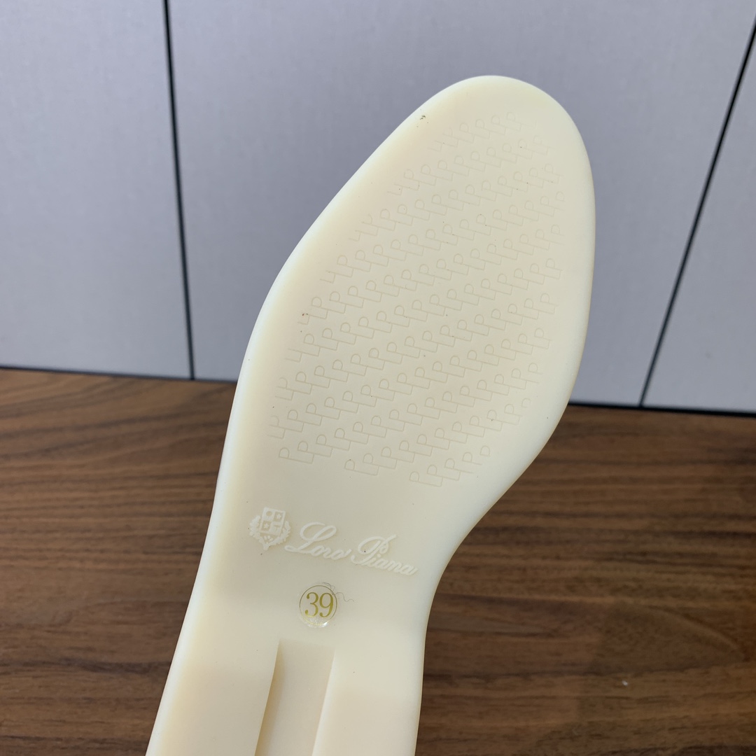 【Loro Piana】包头拖。意大利顶级羊绒复古优雅低调奢华。时尚性与皮料实用性同样兼具依然全网最高品