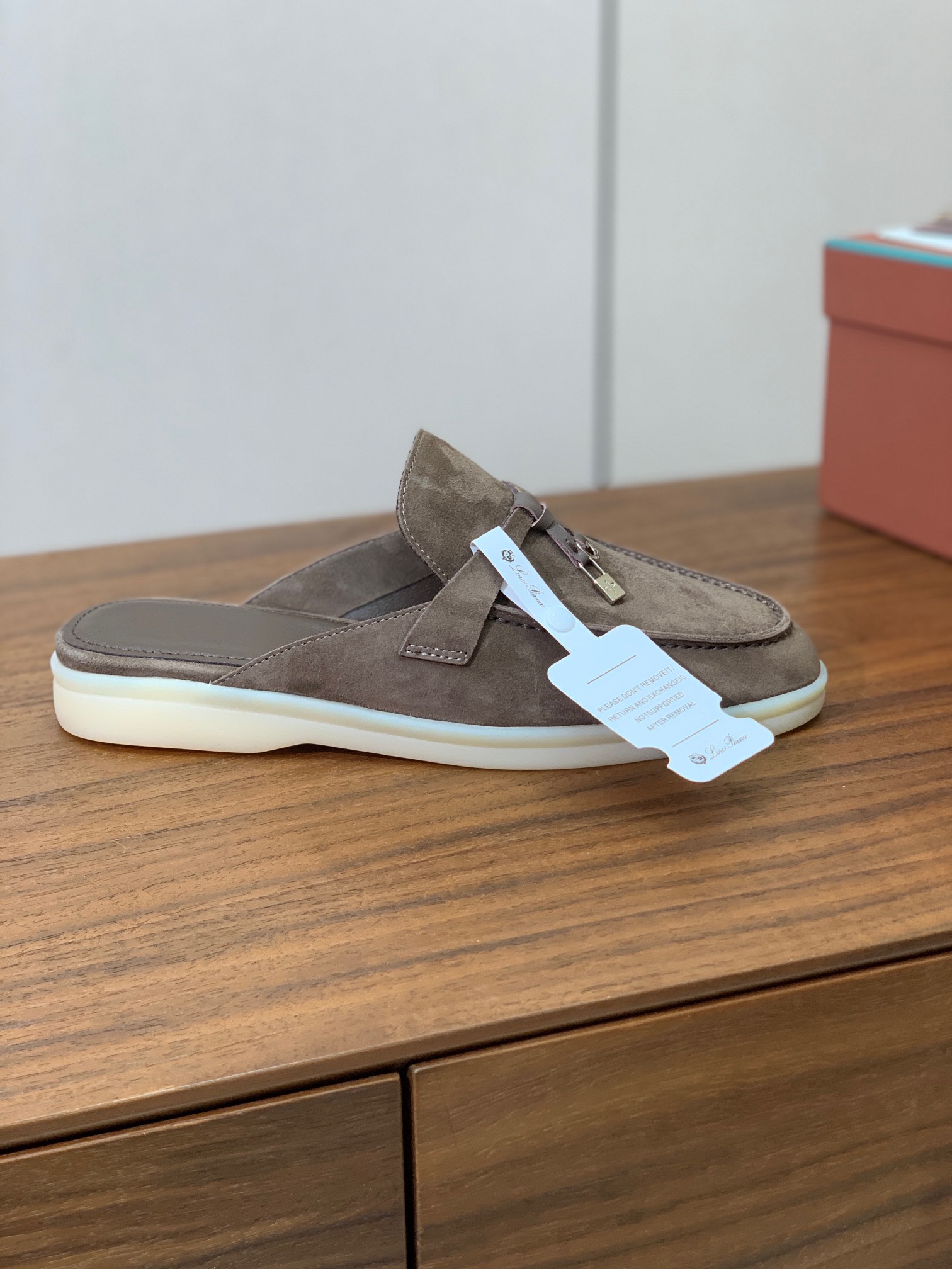 【Loro Piana】包头拖。意大利顶级羊绒复古优雅低调奢华。时尚性与皮料实用性同样兼具依然全网最高品