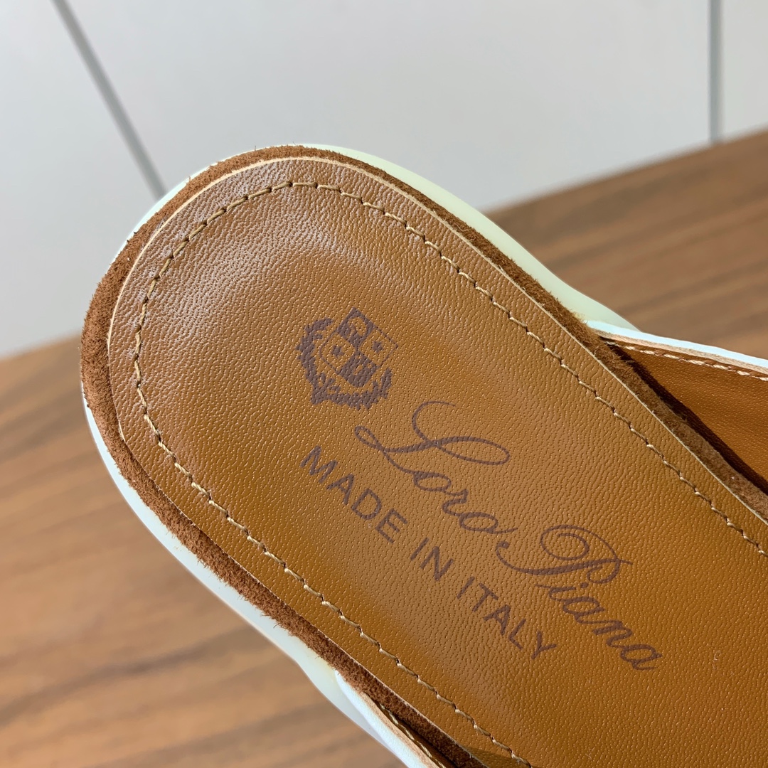 【Loro Piana】锁边包头拖。意大利顶级羊绒复古优雅低调奢华。时尚性与皮料实用性同样兼具依然全网最